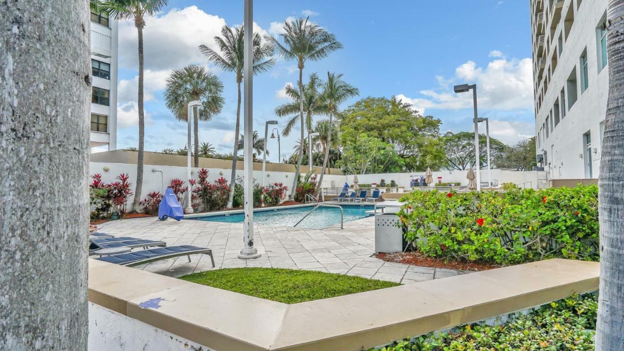 Gallery One - A Doubletree Suites By Hilton Hotel Fort Lauderdale Exterior photo