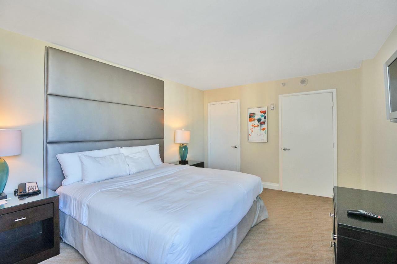 Gallery One - A Doubletree Suites By Hilton Hotel Fort Lauderdale Exterior photo