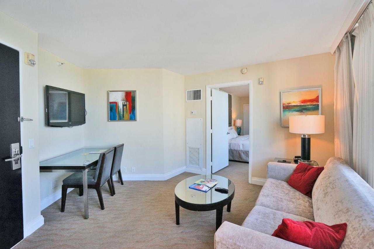 Gallery One - A Doubletree Suites By Hilton Hotel Fort Lauderdale Exterior photo